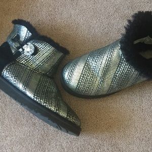 Barely worn black and silver shirt Ugg boots